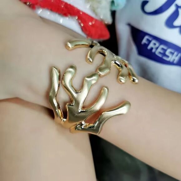 Brand New Top Fashion Gold Tone Bangle Bracelet - Picture 2 of 9